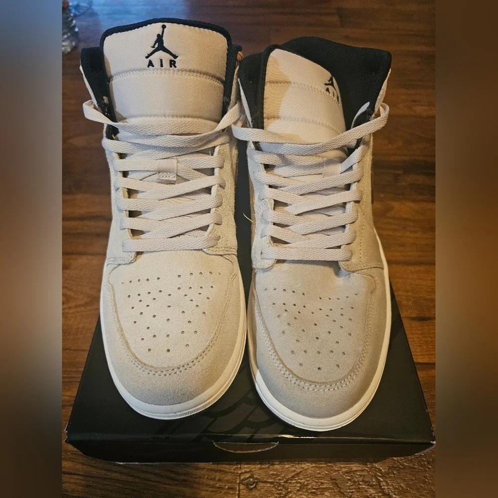 Air Jordan 1 Mid SE - Picture 4 of 6